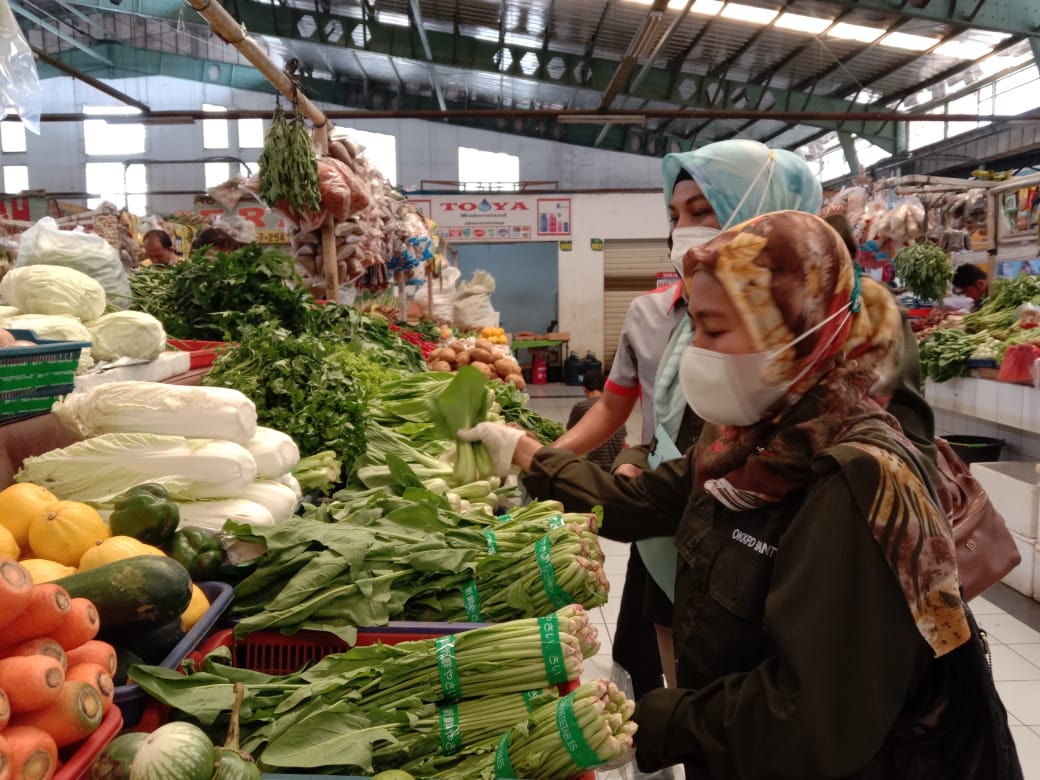 Perkembangan Harga 13 Bahan Pangan Pokok Strategis Minggu Pertama dibulan Romadhon